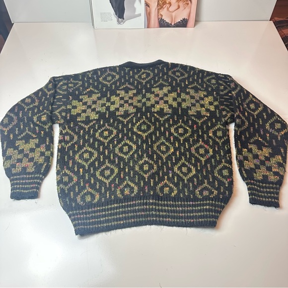 Vintage 90’sIVY Green Cardigan Sweater with V-neck and Geometric Pattern - Picture 6 of 6